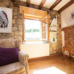 بيت شباب Moana Surf *